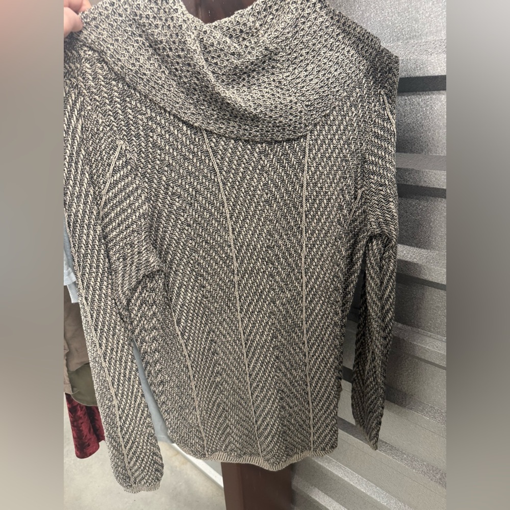 Women’s Large Sweater